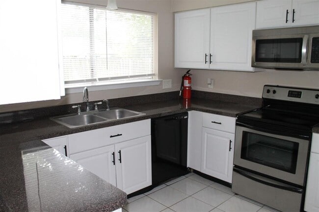 Building Photo - 7115 Tara Blue Ridge Dr
