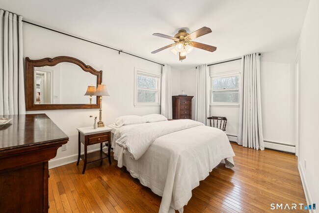 Building Photo - 16 Cushing Dr