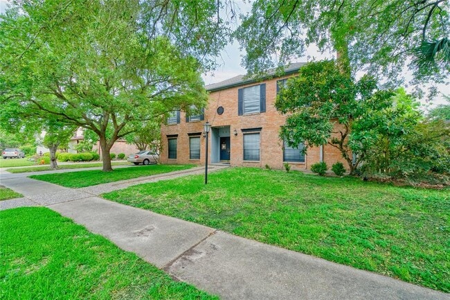 Building Photo - 8006 Albin Ln