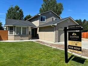 Building Photo - Charming Eagle Cul-de-Sac Retreat – 4 BR, ...