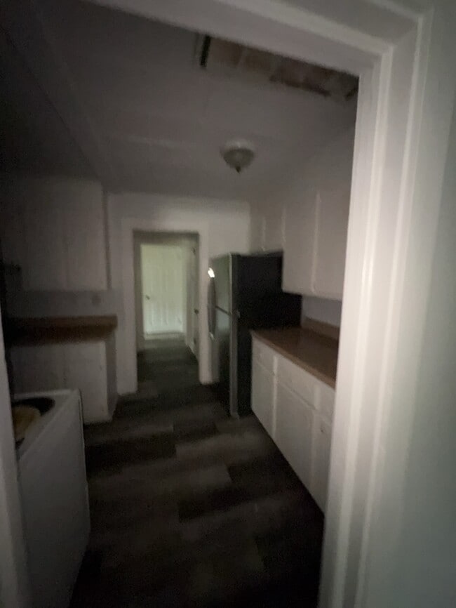 Building Photo - 2 Bedroom 1 Bathroom