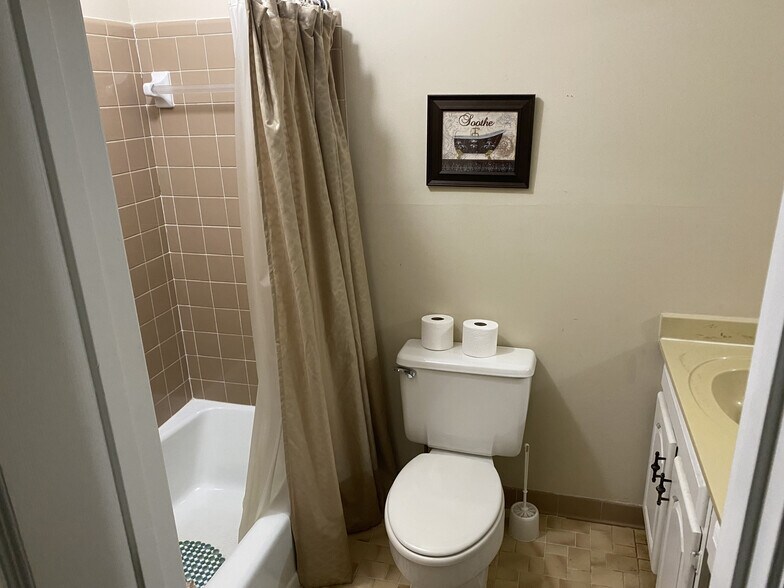 Building Photo - Room in House on Lilburn Stone Mountain Rd