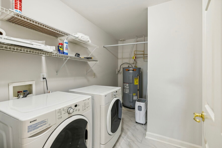 washer/dryer downstairs off the bonus room - 1614 Brentwood Pointe