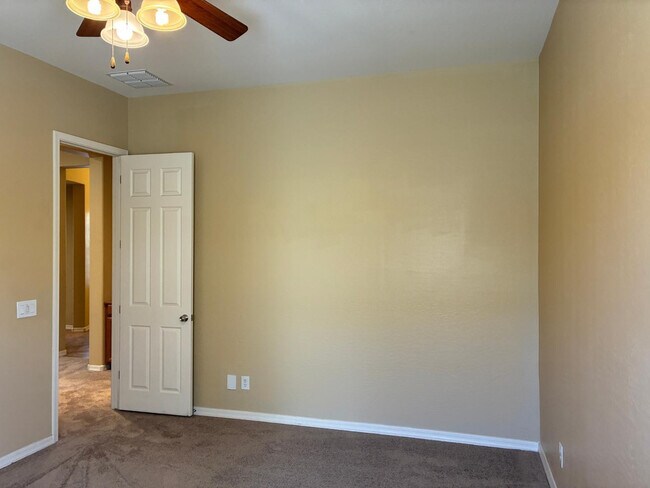 Building Photo - 20973 W Cora Vista