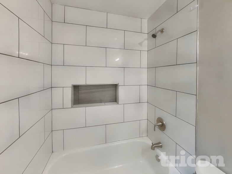 Building Photo - 212 Hemlock Dr