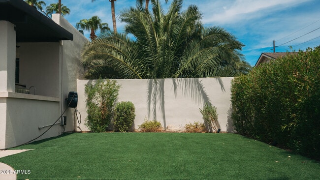 Building Photo - 8743 E Bonita Dr