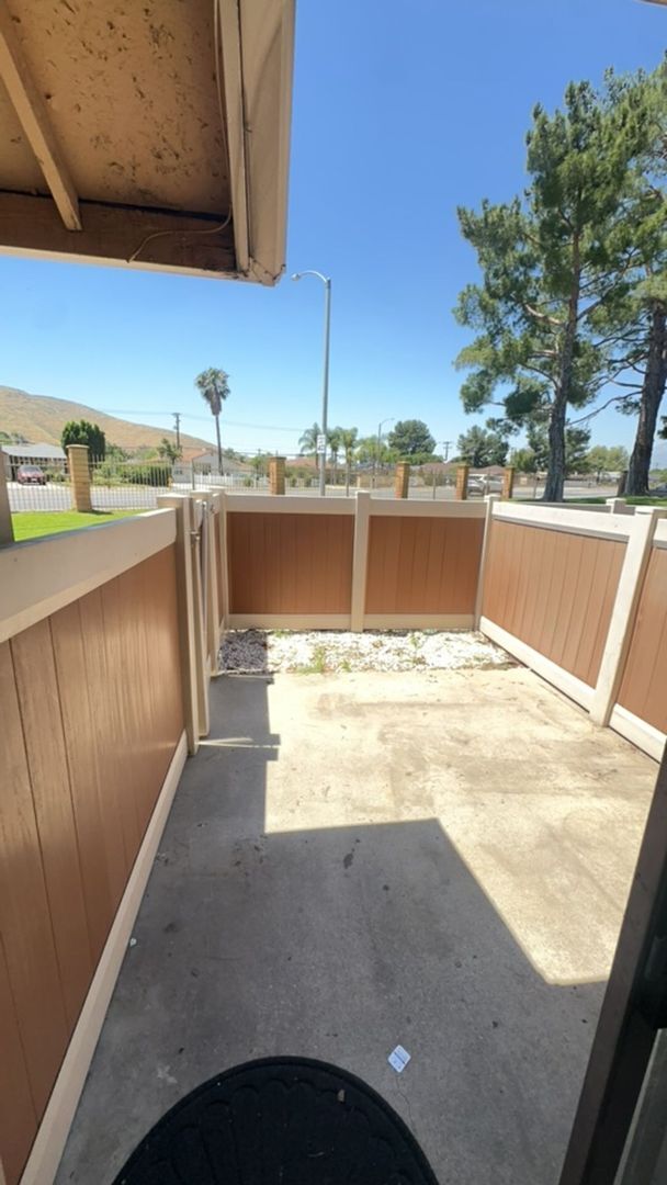 Building Photo - AVAILABLE NOW!! 2 Bedroom / 2 Bathroom Townhome in San Bernardino w/ Garage!