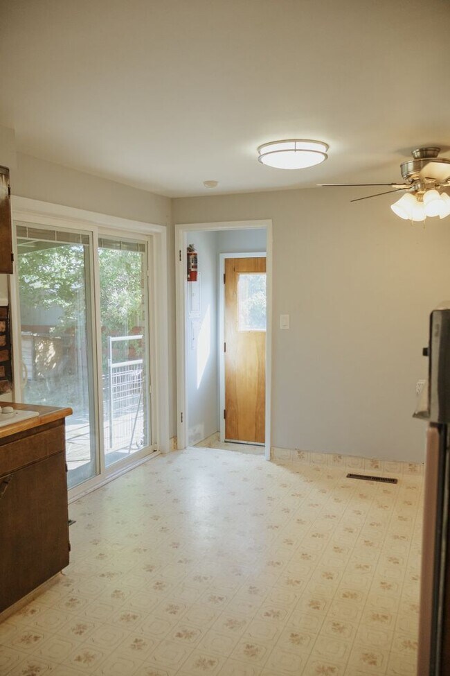 Building Photo - Charming 5 Bed, 2 Bath Home in Blackfoot, Idaho!