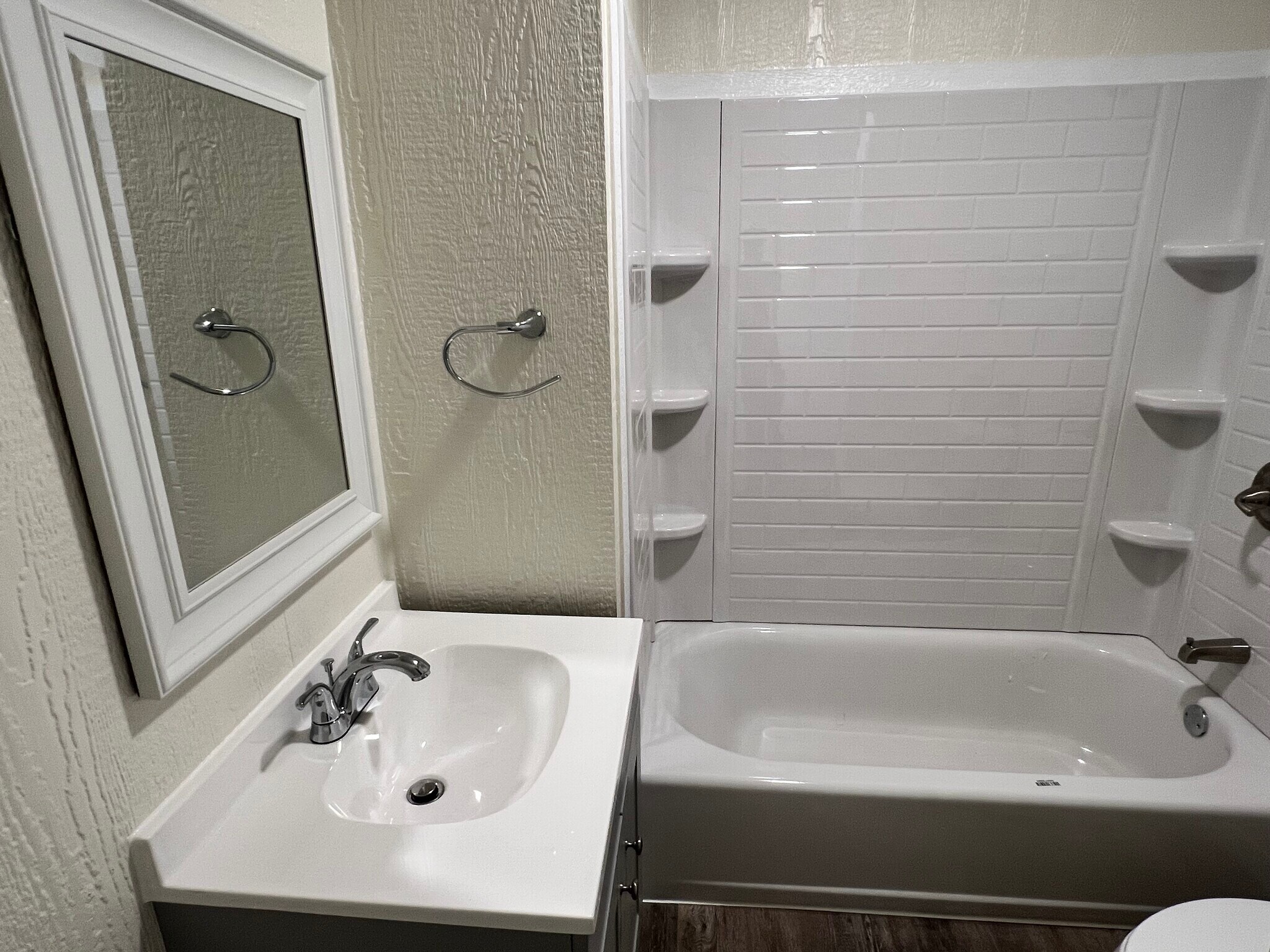 Building Photo - 929 E Sullenberger Ave