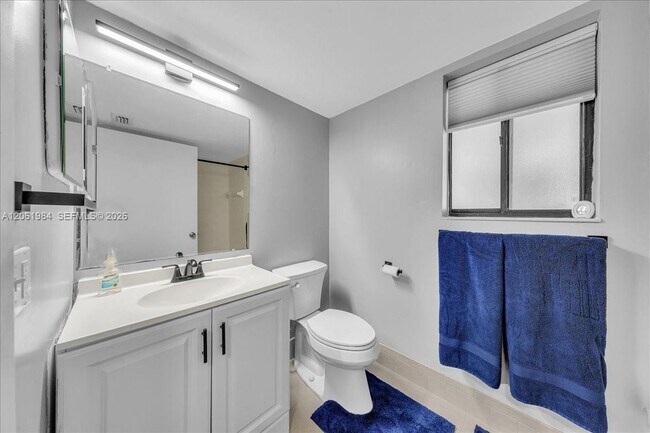 Building Photo - 2240 N Cypress Bend Dr
