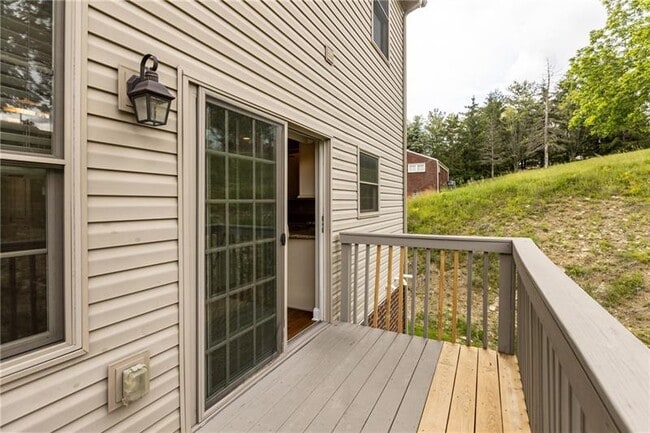 Building Photo - 567 Chesnic Dr