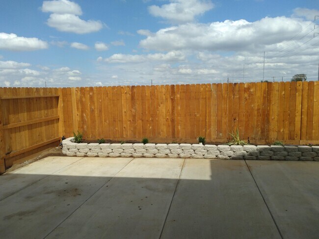Building Photo - 6460 E Malbec Dr