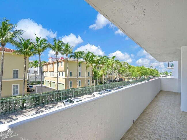 Building Photo - 2049 S Ocean Dr