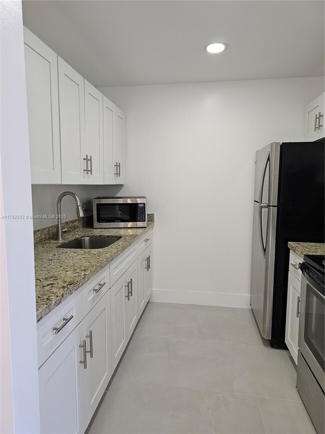 Building Photo - 13455 SW 9th Ct