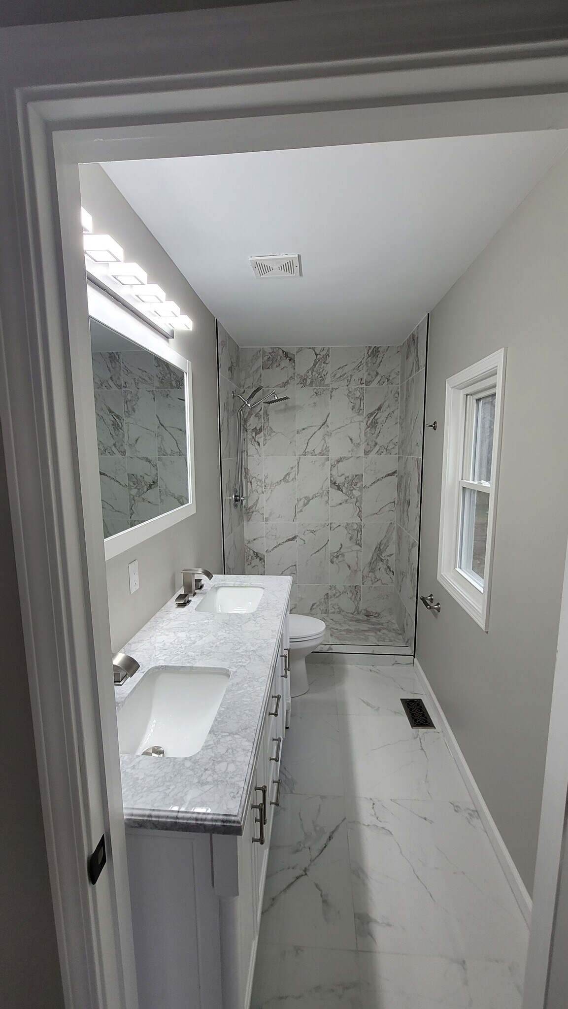 Building Photo - 1351 E Mound St