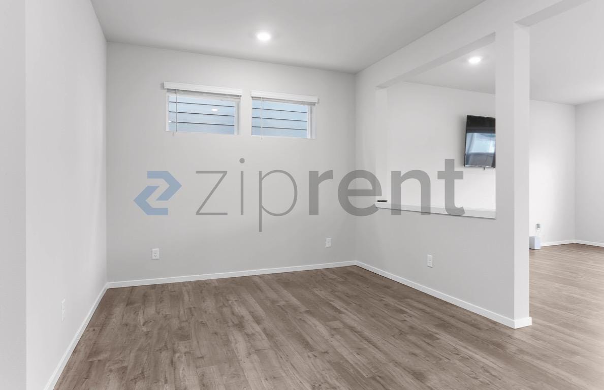 Building Photo - 1421 SW Pendleton Way