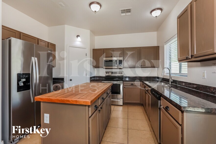 Building Photo - 2936 W Jasper Butte Dr