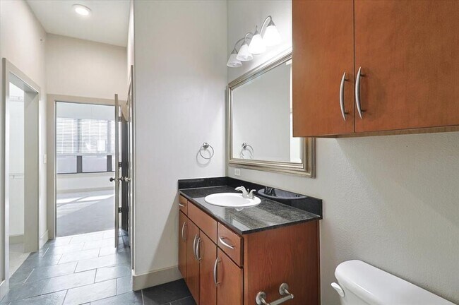 Building Photo - 1901 Post Oak Blvd