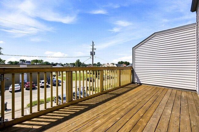 Building Photo - Large Townhome In Kingston Neighborhood Just Blocks From Downtown