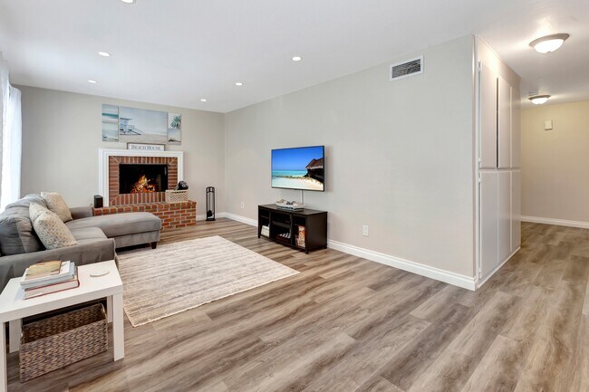 Building Photo - 22192 Rim Pointe