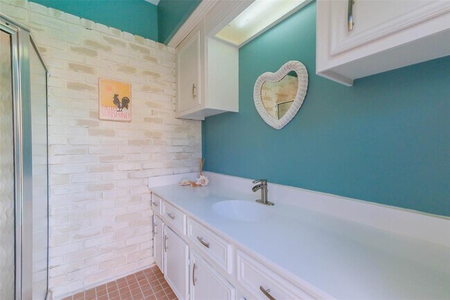 Building Photo - 1319 Hannington Dr