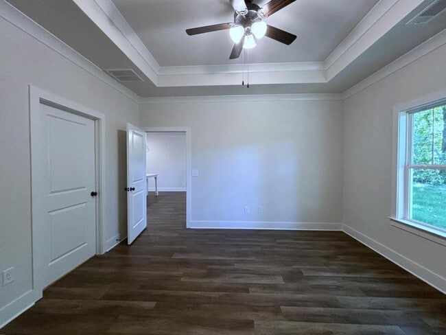 Building Photo - 74 Village Ct