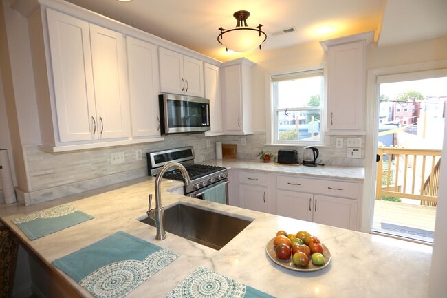 Building Photo - 237 16th St SE