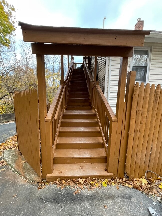 Building Photo - 92 W Main St