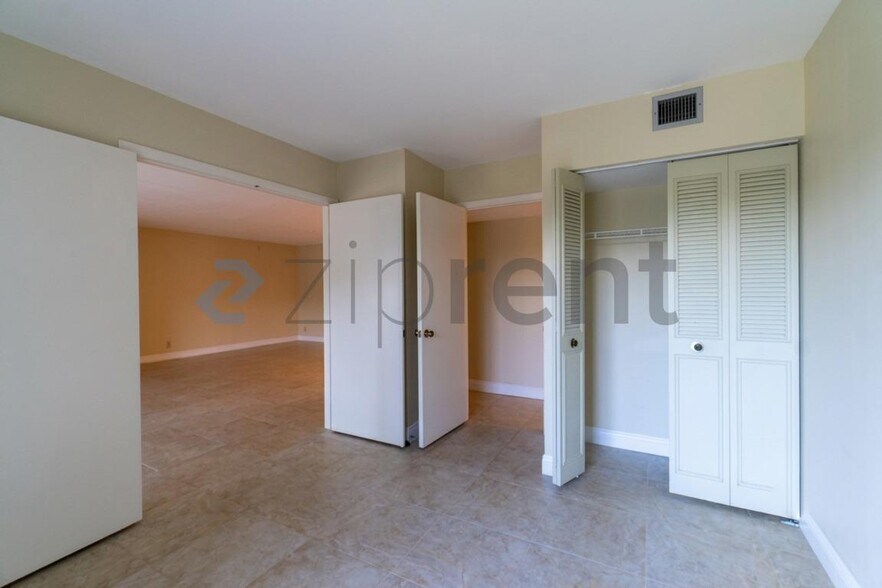 Building Photo - Unit D1
