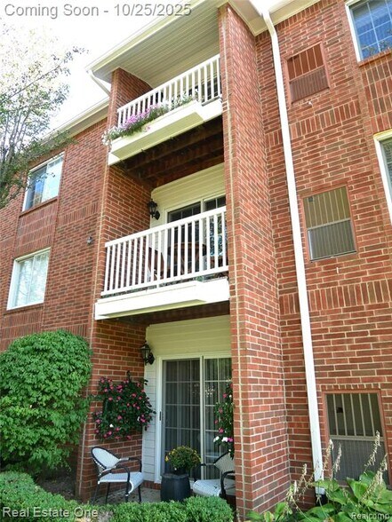 Building Photo - 444 Chester St