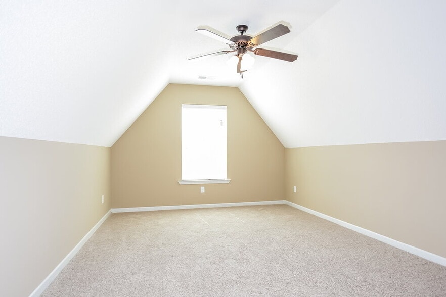 Building Photo - 7916 Ridgedale Dr