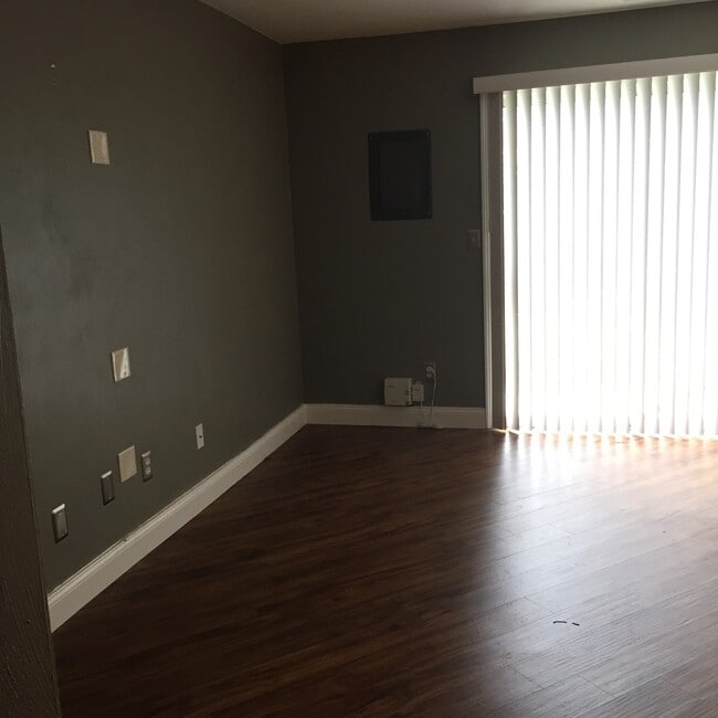 Building Photo - Northridge