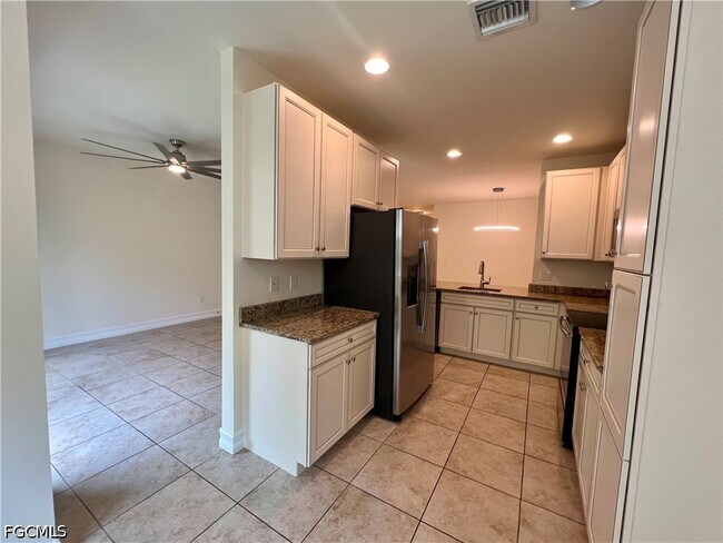 Building Photo - 15850 Portofino Springs Blvd