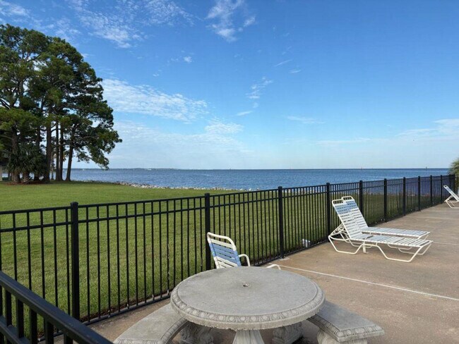 Building Photo - 3806 Spinnaker Dr
