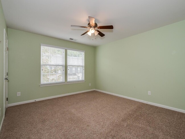 Building Photo - Great location off Archdale!