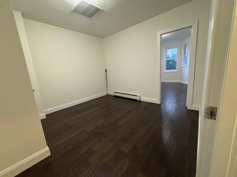 Building Photo - 194 Hall St