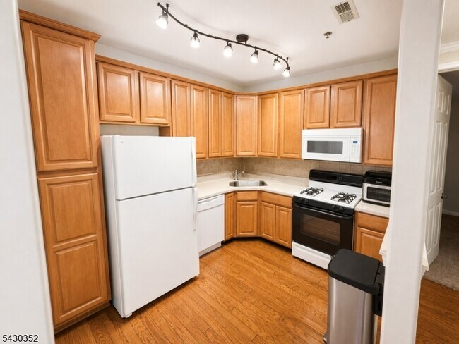 Building Photo - 271 Windmill Ct