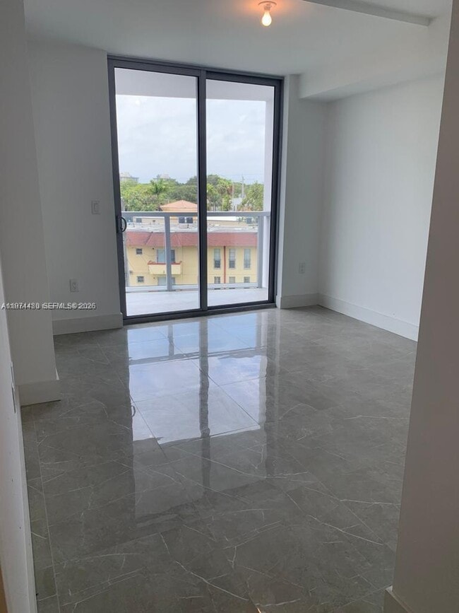 Building Photo - 13800 Highland Dr