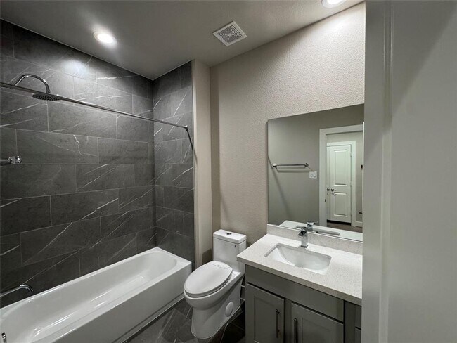 Building Photo - 1106 Olivier Ln