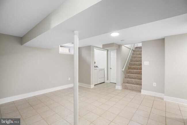 Building Photo - 1213 Stafford Ave