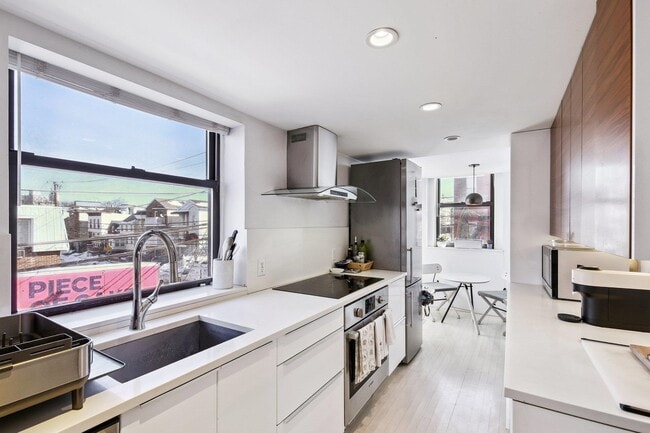 Building Photo - 464 Central Ave