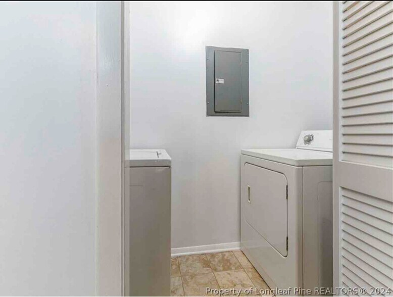 Building Photo - 1904 Tryon Dr