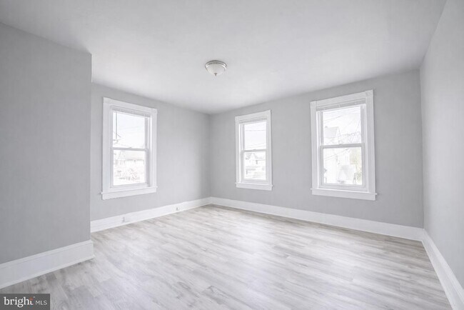 Building Photo - 424 Kossuth St