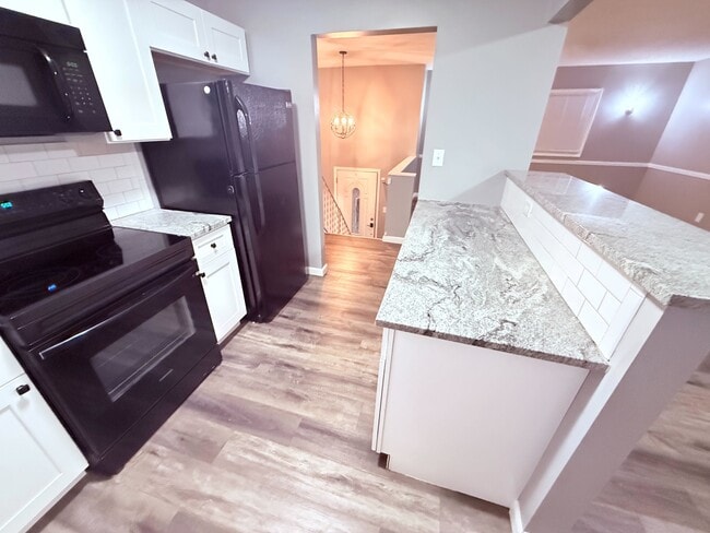 Building Photo - 6109 Richmond Ave