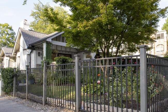 Building Photo - 801 Durant Pl NE