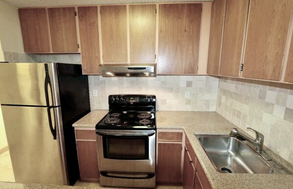 Kitchen - 350 Aoloa St