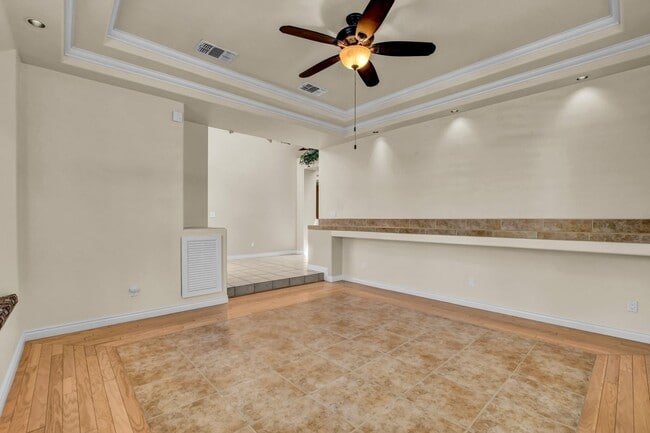 Building Photo - Single Story in Country Club Hills!