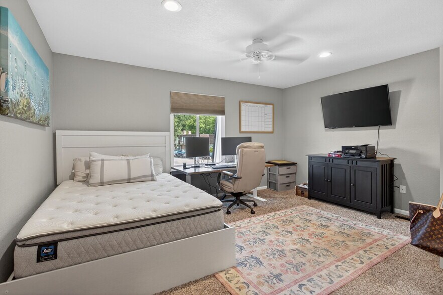 Building Photo - 1737 Ocean Bay Dr