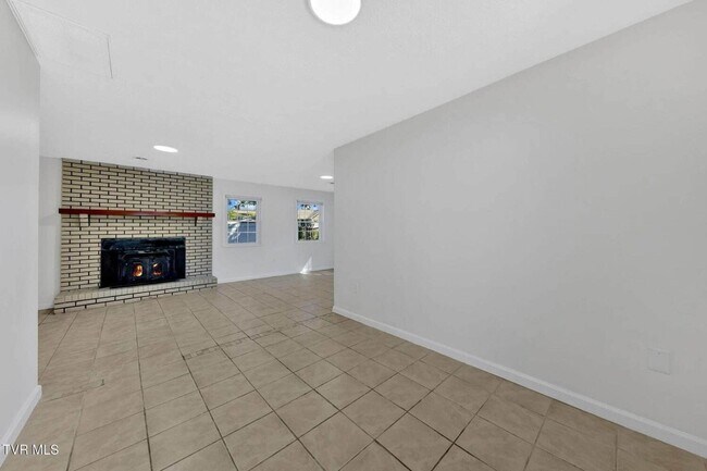 Building Photo - Newly renovated 3 Bedroom 2 Bathroom Home located in Jefferson City, TN