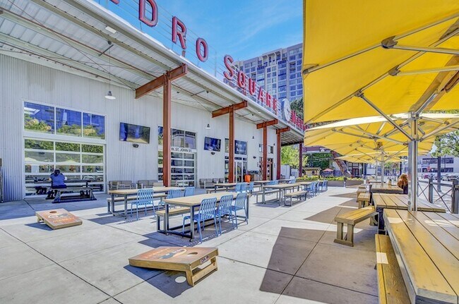 Building Photo - Saint